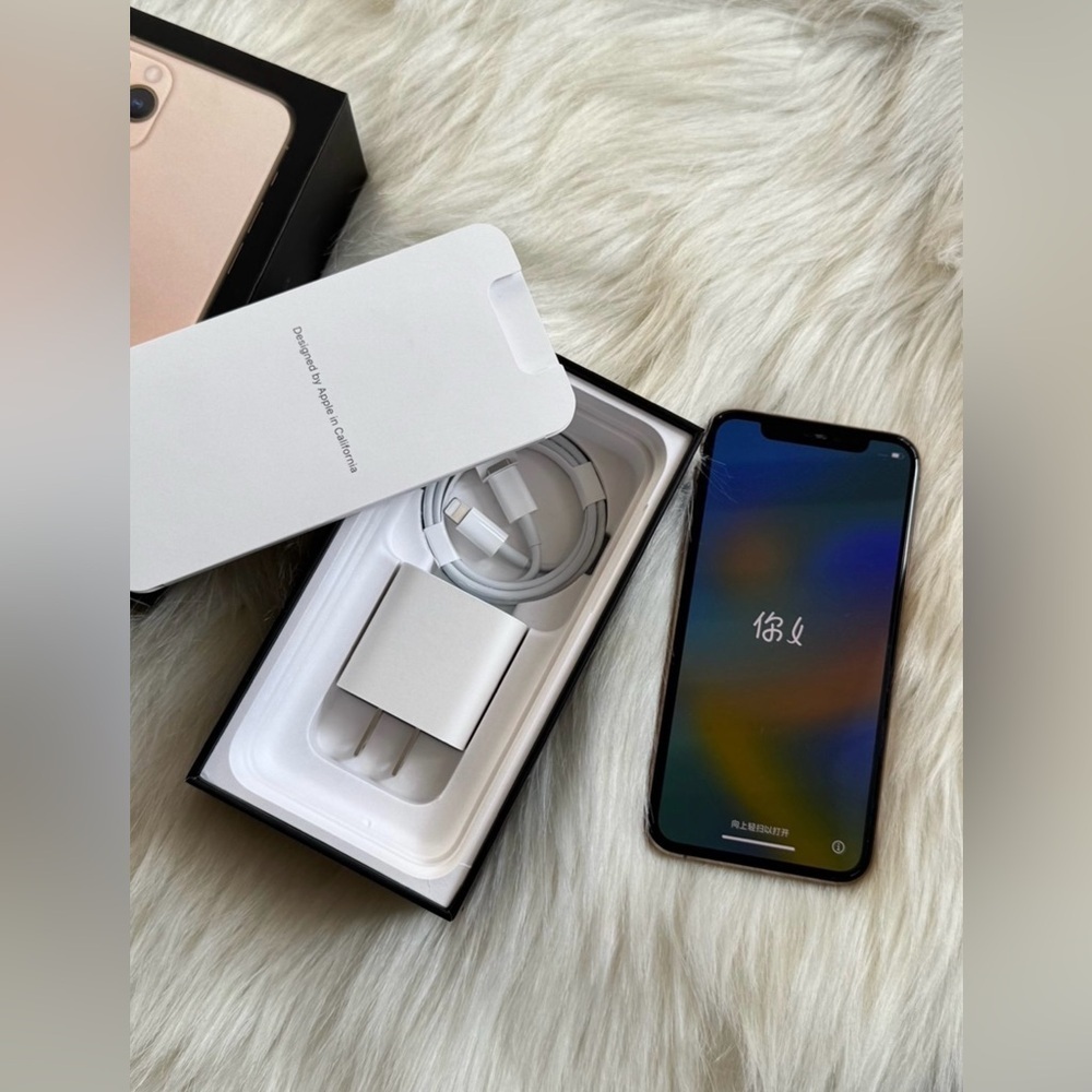 iPhone 11 Pro Unlocked 256 gb Gold in box with original accessories